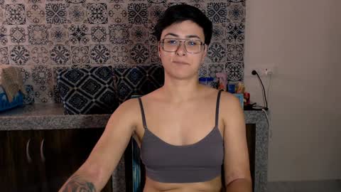 Snapshot of chloe_x_ chatting on February 2025 10:07:02 AM Eva and Sandra online show from February 2025 10:07:02 AM