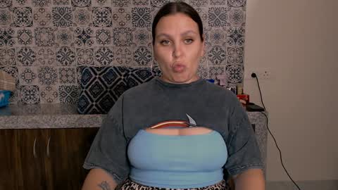 Snapshot of chloe_x_ chatting on February 2025 10:40:01 PM Eva and Sandra online show from February 2025 10:40:01 PM