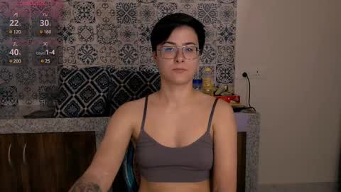 Snapshot of chloe_x_ chatting on February 2025 12:21:02 PM Eva and Sandra online show from February 2025 12:21:02 PM