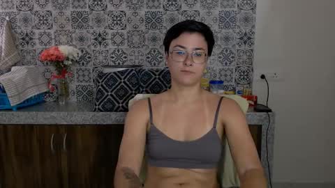 Snapshot of chloe_x_ chatting on February 2025 05:14:02 AM Eva and Sandra online show from February 2025 05:14:02 AM