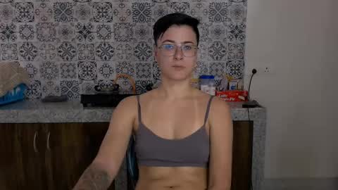 Snapshot of chloe_x_ chatting on February 2025 04:41:02 AM Eva and Sandra online show from February 2025 04:41:02 AM