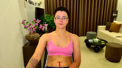 Snapshot of chloe_x_ chatting on May 2026 09:01:01 PM Eva and Sandra online show from May 2026 09:01:01 PM