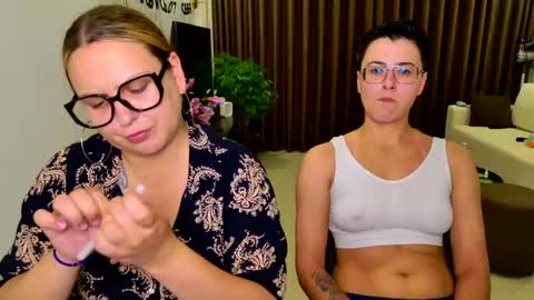 Snapshot of chloe_x_ chatting on May 2026 06:35:01 PM Eva and Sandra online show from May 2026 06:35:01 PM
