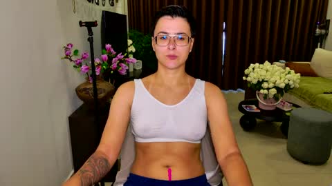 Snapshot of chloe_x_ chatting on May 2026 08:40:02 AM Eva and Sandra online show from May 2026 08:40:02 AM
