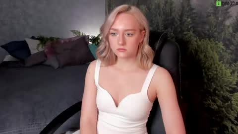 Chloe Deccker online show from May 2026 02:20:02 AM