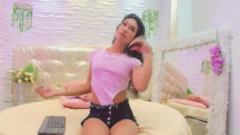 Chloe  online show from March 2026 01:50:02 PM