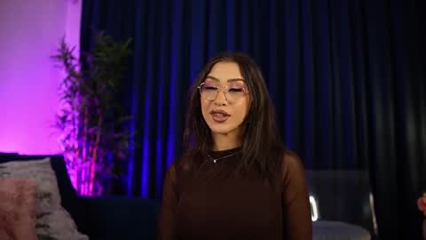 chloemin_ online show from November 2025 05:29:01 AM