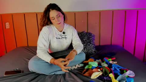 Snapshot of chloemonet_ chatting on June 2026 09:39:01 PM chloemonet_ online show from June 2026 09:39:01 PM