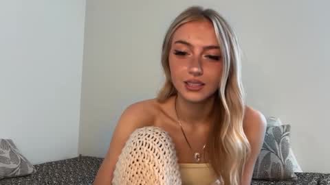 chloeros3e online show from September 2025 08:20:02 PM