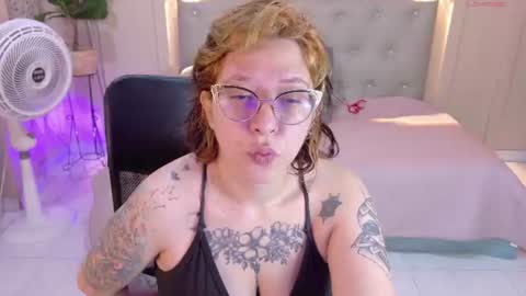 Snapshot of chloerossee chatting on June 2026 01:17:02 PM Chloe rosse online show from June 2026 01:17:02 PM