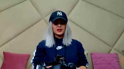 Chloe Vee online show from November 2025 06:12:01 AM