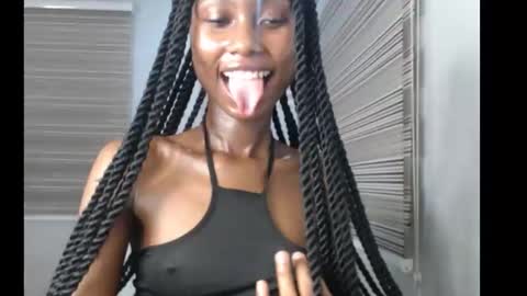 choco_petitqueen online show from November 2025 05:42:01 PM