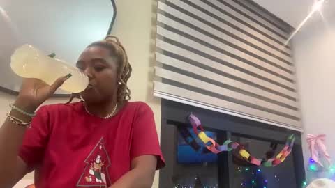 Snapshot of chocolatecakequeen chatting on December 2024 04:19:02 AM ChocolateCakeQueen online show from December 2024 04:19:02 AM