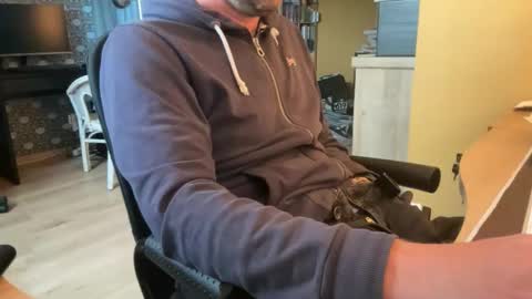 chris13abcd online show from November 2025 02:28:01 PM