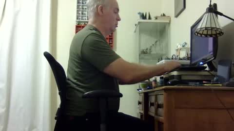 Snapshot of chris2002b chatting on January 2025 05:27:01 AM chris2002b online show from January 2025 05:27:01 AM