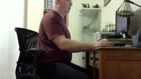 Snapshot of chris2002b chatting on March 2025 04:24:02 AM chris2002b online show from March 2025 04:24:02 AM