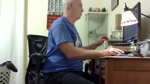 Snapshot of chris2002b chatting on October 2025 03:36:02 AM chris2002b online show from October 2025 03:36:02 AM