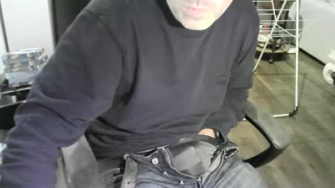 chrisprngr online show from November 2025 09:20:02 PM