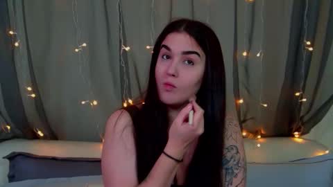 Christina online show from November 2025 06:48:02 PM