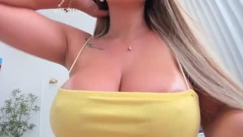 Snapshot of christine0990__ chatting on July 2026 04:07:01 AM Hi im Christine online show from July 2026 04:07:01 AM