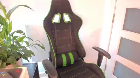 Christine Cardo online show from October 2025 03:16:01 PM