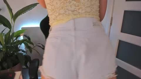 Christine Cardo online show from November 2025 10:32:01 PM