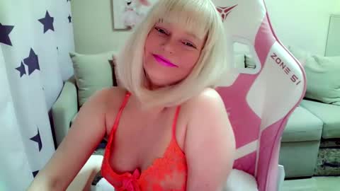 Christi online show from November 2025 06:57:02 AM