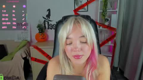 hristy3 online show from October 2025 12:23:01 AM