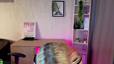 hristy3 online show from December 2025 01:04:02 AM