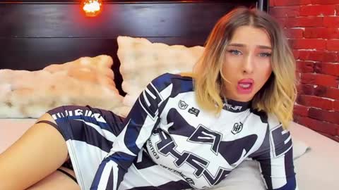 Snapshot of christyna_ross chatting on May 2026 07:30:01 PM christyna_ross online show from May 2026 07:30:01 PM