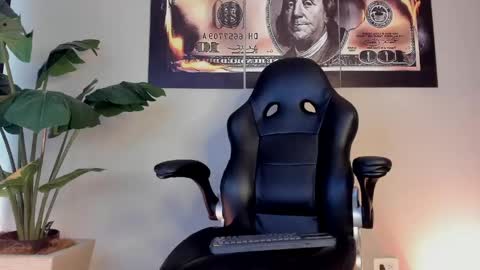 Snapshot of chrizmacgregor chatting on May 2026 05:23:02 PM chrizmacgregor online show from May 2026 05:23:02 PM