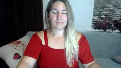 Snapshot of chrystalbella chatting on July 2026 06:23:01 PM Diana online show from July 2026 06:23:01 PM