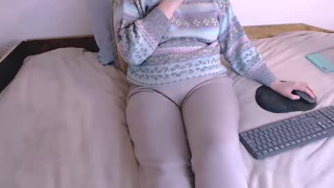 Maia online show from November 2025 07:49:02 PM