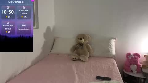 Snapshot of cielo_18d chatting on December 2024 02:59:01 AM Mia online show from December 2024 02:59:01 AM