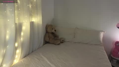 Snapshot of cielo_18d chatting on January 2025 03:49:02 AM Mia online show from January 2025 03:49:02 AM