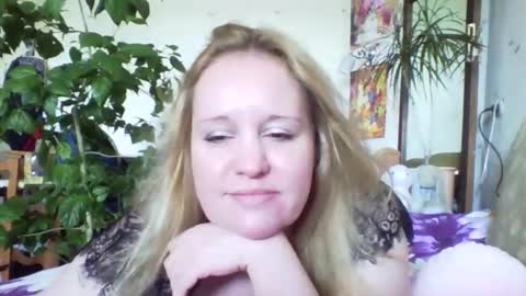 Snapshot of cinderella1204 chatting on September 2025 11:10:02 AM cinderella1204 online show from September 2025 11:10:02 AM