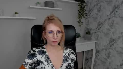 Snapshot of cinderellamoon chatting on February 2026 06:42:01 AM Cinderella online show from February 2026 06:42:01 AM