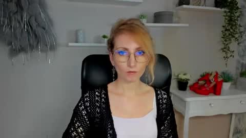 Snapshot of cinderellamoon chatting on February 2026 06:45:01 AM Cinderella online show from February 2026 06:45:01 AM