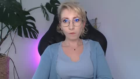 Snapshot of cinderellamoon chatting on June 2026 05:19:02 AM Cinderella online show from June 2026 05:19:02 AM