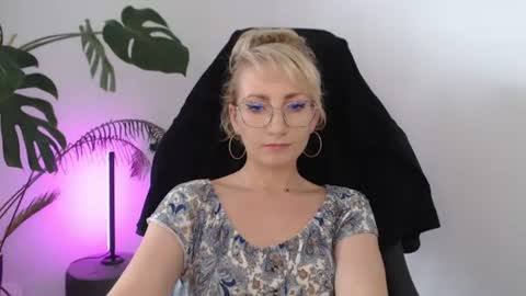 Snapshot of cinderellamoon chatting on July 2026 05:36:01 AM Cinderella online show from July 2026 05:36:01 AM