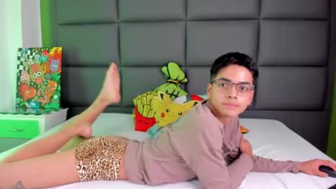 Snapshot of cinnamon_boyx chatting on March 2025 07:54:02 PM Cinna Boy online show from March 2025 07:54:02 PM