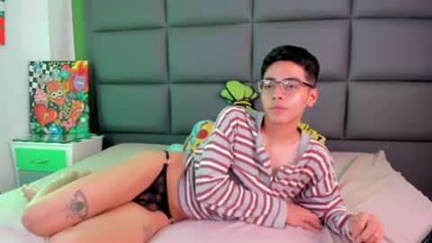 Snapshot of cinnamon_boyx chatting on March 2025 08:11:02 PM Cinna Boy online show from March 2025 08:11:02 PM