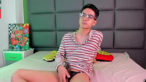 Snapshot of cinnamon_boyx chatting on March 2025 11:16:02 PM Cinna Boy online show from March 2025 11:16:02 PM