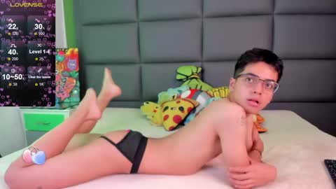 Snapshot of cinnamon_boyx chatting on March 2025 09:08:02 PM Cinna Boy online show from March 2025 09:08:02 PM