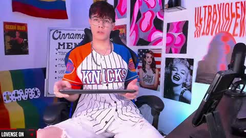 David     Independent Model online show from December 2024 05:17:01 AM