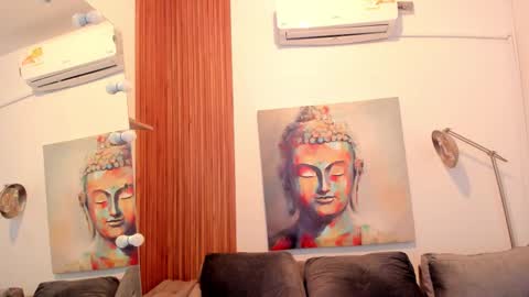 Cintia online show from November 2025 12:09:02 PM