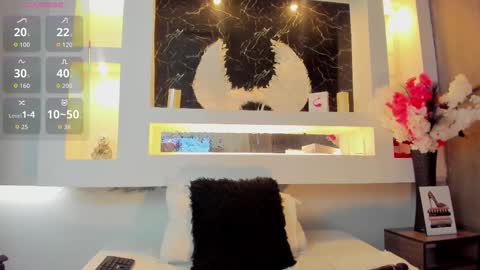 Cinthya  online show from October 2025 12:01:02 PM