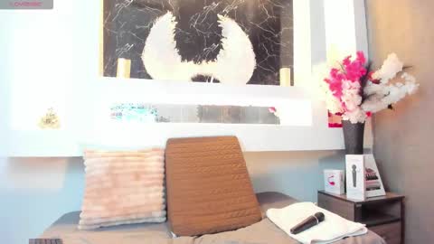 Cinthya  online show from November 2025 12:06:01 PM