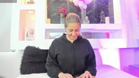 Snapshot of cinthya_mjs chatting on May 2026 12:15:01 PM Cinthya online show from May 2026 12:15:01 PM