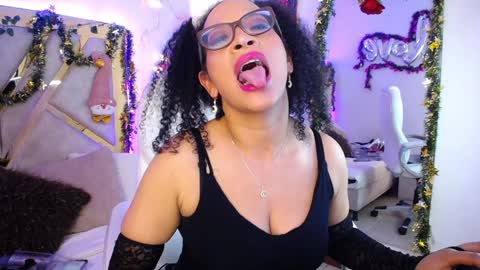 Snapshot of cintia_holms chatting on December 2024 04:05:02 PM Cintia online show from December 2024 04:05:02 PM